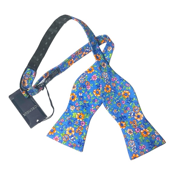 Daniel Cremieux Flower Bow Tie - Picture 2 of 3